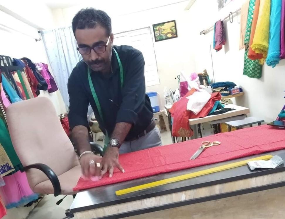 Kiran Chauhan sir expert with blouse making